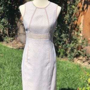 Like new! beautiful print sleeveless sheath dress